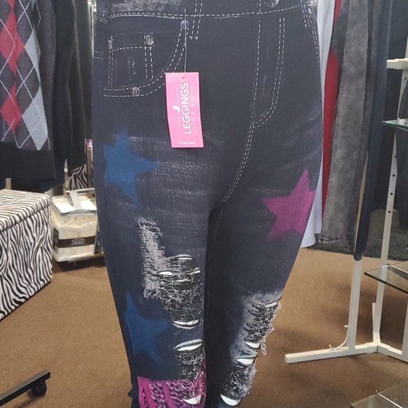 Purses,clothes, leggings, shorts, 2 piece outfits - Picture 1 of 13